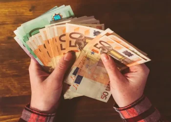 Μισθοί στο Δημόσιο: Μόνιμες αυξήσεις αντί για δώρα