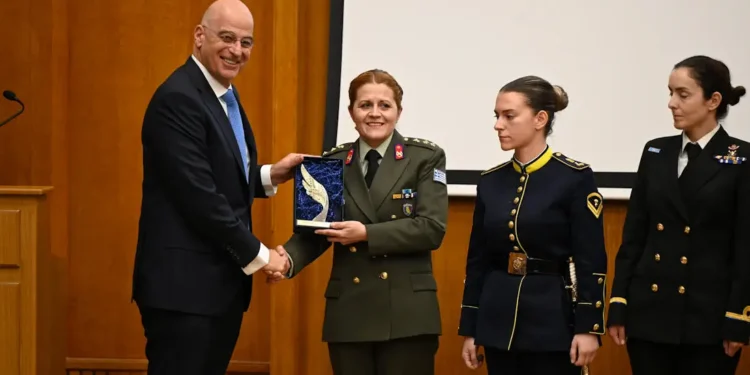 Δένδιας: Η «Ατζέντα 2030» εμπεριέχει και την εθελούσια στράτευση γυναικών