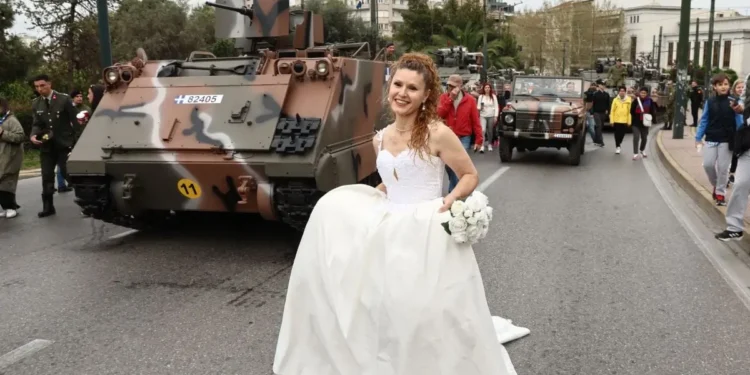 25η Μαρτίου: Στην παρέλαση με… νυφικό