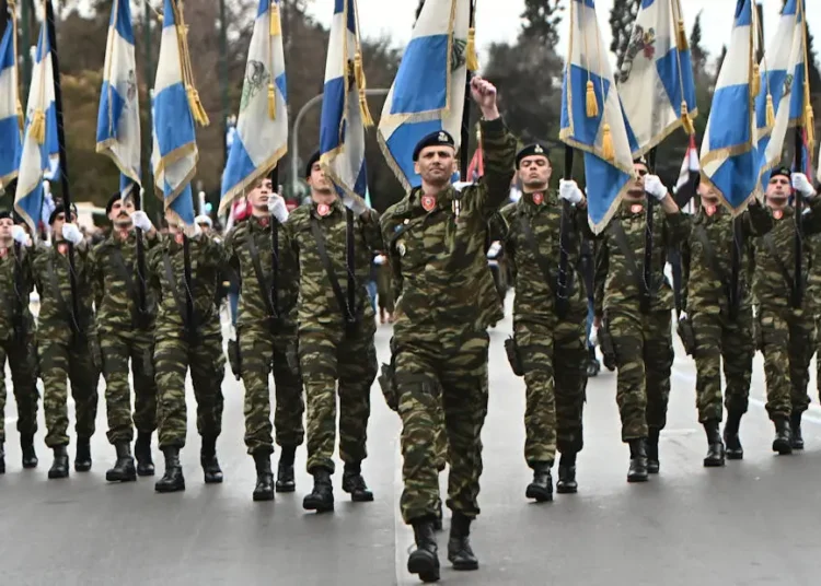 25η Μαρτίου: Εντυπωσιακά στιγμιότυπα από τη μεγάλη στρατιωτική παρέλαση στην Αθήνα