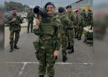 Ο γιος του ΥΕΘΑ Στέφανος Δένδιας στην παρέλαση της 12ης Μεραρχίας