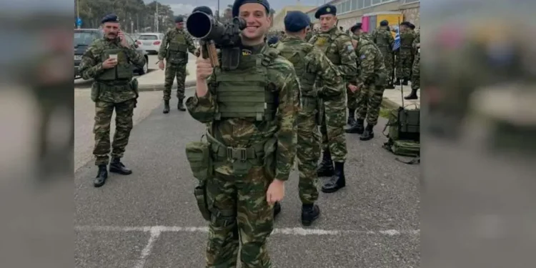 Ο γιος του ΥΕΘΑ Στέφανος Δένδιας στην παρέλαση της 12ης Μεραρχίας