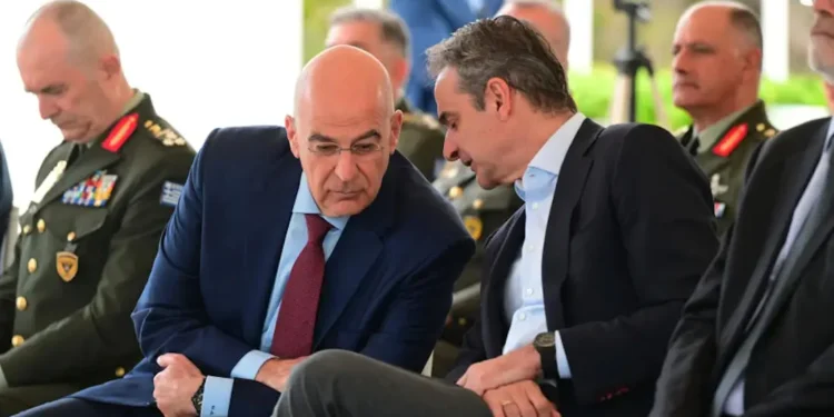 Το Μαξίμου παίρνει την αρμοδιότητα των εξοπλισμών από το Άμυνας