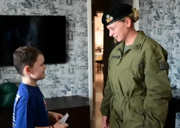 Επίσκεψη και Ξενάγηση στο ΚΕΤΘ-ΚΕΝ ΑΥΛΩΝΑ 10χρονου Μαθητή λόγω αγάπης του στο Στρατό και ειδικότερα στα άρματα μάχης (ΦΩΤΟ)