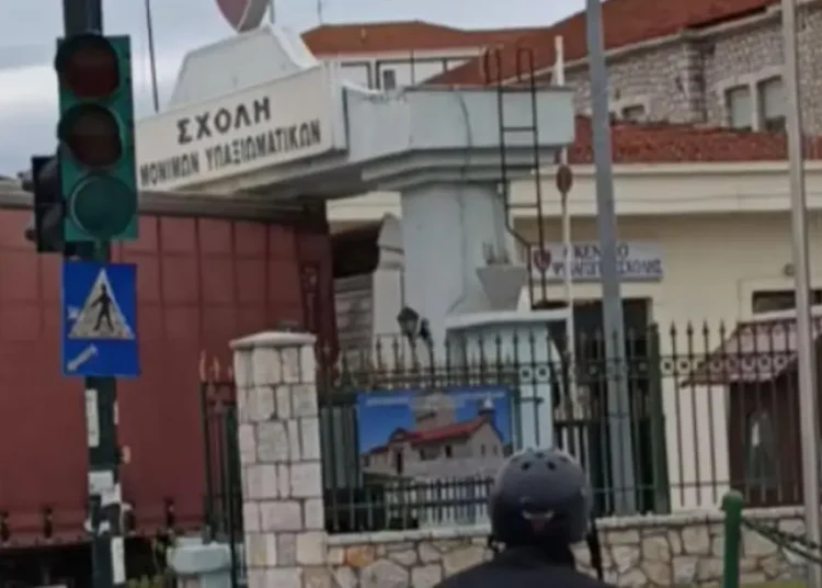 Τρίκαλα: Νταλίκα φράκαρε στην είσοδο της ΣΜΥ– Προκάλεσε Κυκλοφοριακό κομφούζιο