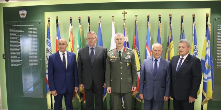 Κύπρος: Επίσημη Επίσκεψη 4 Πρώην Αρχηγών Εθνικής Φρουράς (ΦΩΤΟ)