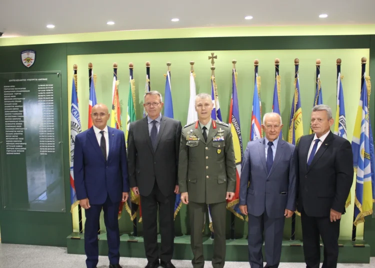 Κύπρος: Επίσημη Επίσκεψη 4 Πρώην Αρχηγών Εθνικής Φρουράς (ΦΩΤΟ)