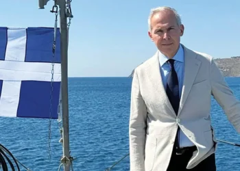 Θανάσης Δαβάκης συνέντευξη στην ESPRESSO: «Εθελοντική στράτευση των γυναικών για 12 μήνες»