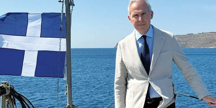 Θανάσης Δαβάκης συνέντευξη στην ESPRESSO: «Εθελοντική στράτευση των γυναικών για 12 μήνες»