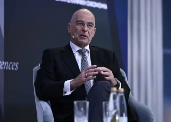 Δένδιας: Το 2026 ξεκινάει η εθελοντική στράτευση γυναικών – «Θα ενθουσιαστεί ο γυναικείος πληθυσμός της χώρας»