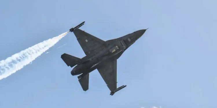 Η Πολεμική Αεροπορία θέλει να μετατρέψει σε «Οχιές» 38 μαχητικά αεροσκάφη F-16 Block 50 – Σύντομα η πρόταση στις ΗΠΑ