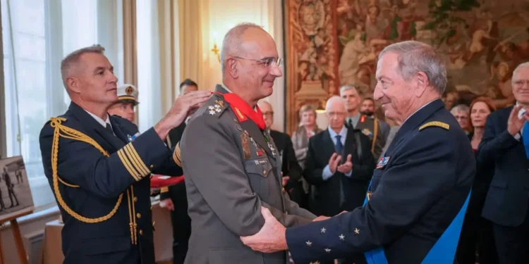 Τελετή Απονομής Τίτλου «Ταξιάρχη της Λεγεώνας της Τιμής» στον Αρχηγό ΓΕΕΘΑ στην Πρεσβεία της Γαλλίας (ΦΩΤΟ)